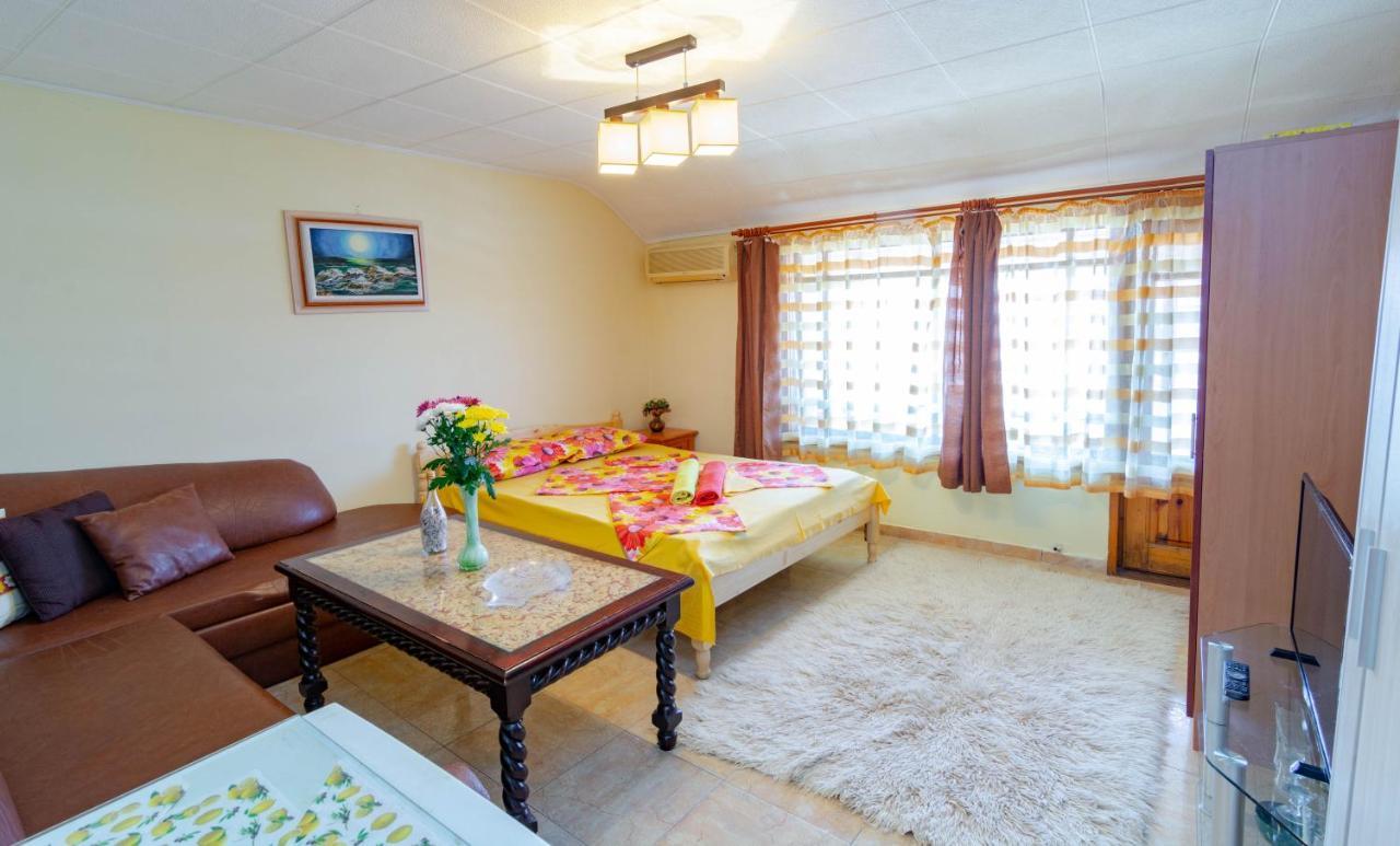 Fener Guest House Поморие Екстериор снимка